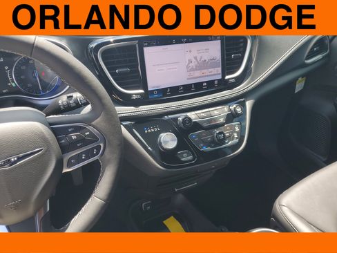 New 2026 Chrysler Pacifica Select image 15