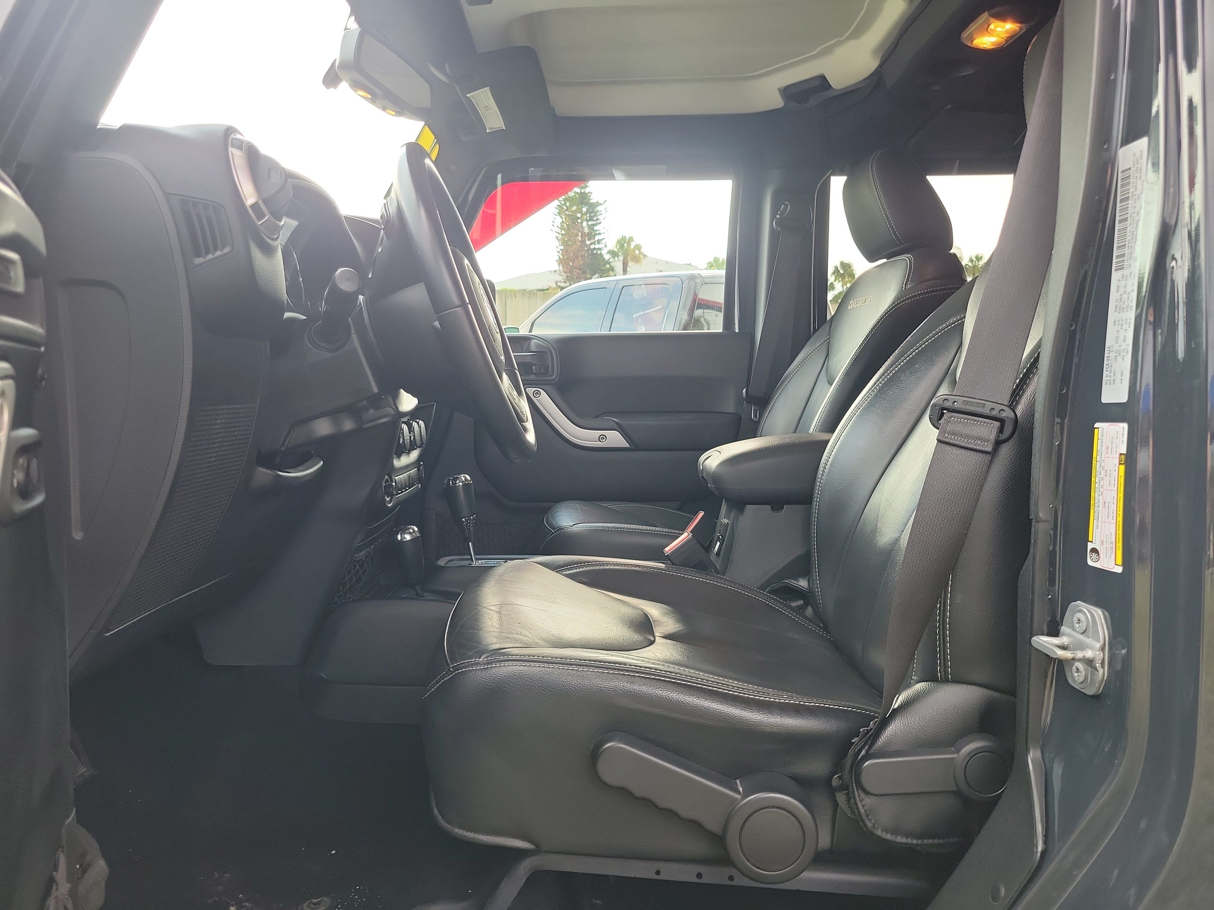 Used 2017 Jeep Wrangler Unlimited Sahara w/ Dual Top Group AWD/4WD image 11