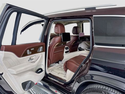 Used 2024 Mercedes-Benz Maybach GLS 600 4MATIC image 27