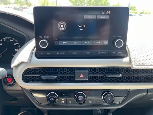 Used 2025 Honda HR-V LX image 8