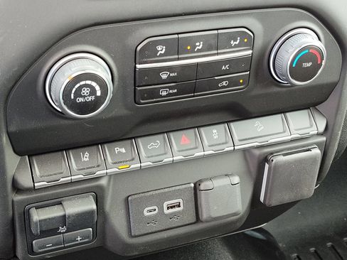 Used 2025 Chevrolet Silverado 2500 Custom w/ Custom Value Package image 15