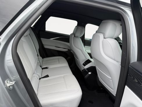 Used 2024 Cadillac Lyriq Sport AWD/4WD image 18