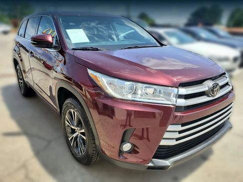 Used 2018 Toyota Highlander Plus FWD image 17