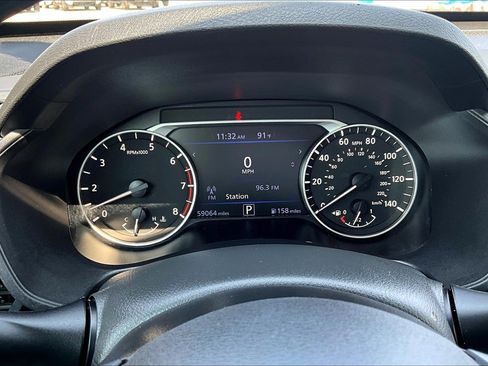 Used 2025 Nissan Altima 2.5 SV FWD image 14
