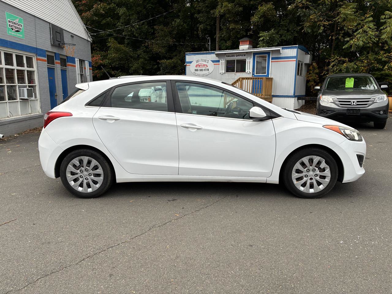 Used 2017 Hyundai Elantra GT FWD image 6