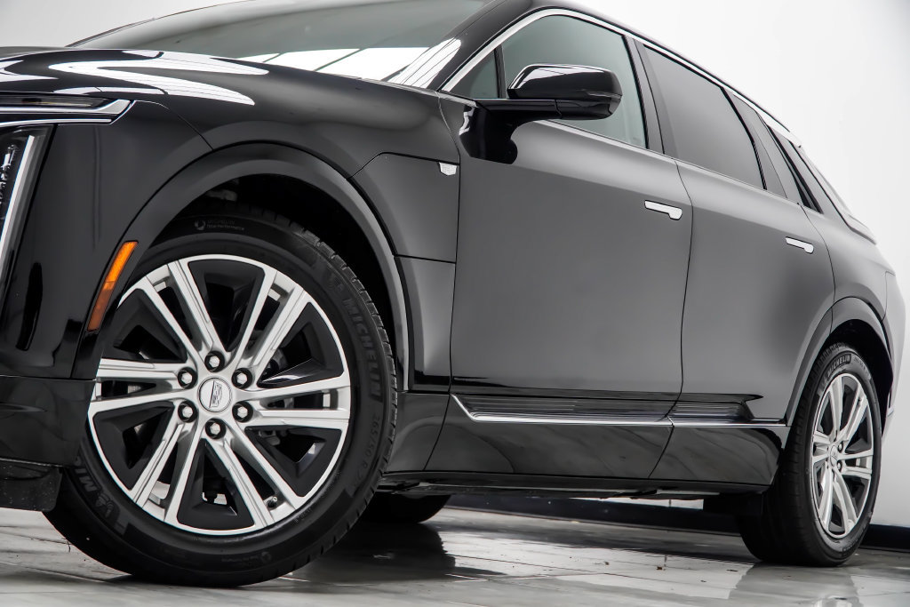 Used 2024 Cadillac Lyriq Tech RWD image 3