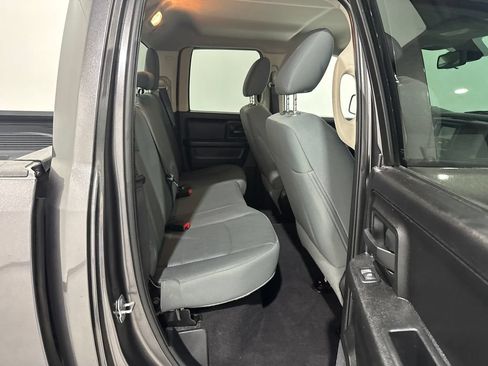 Used 2015 RAM 1500 Express RWD image 23
