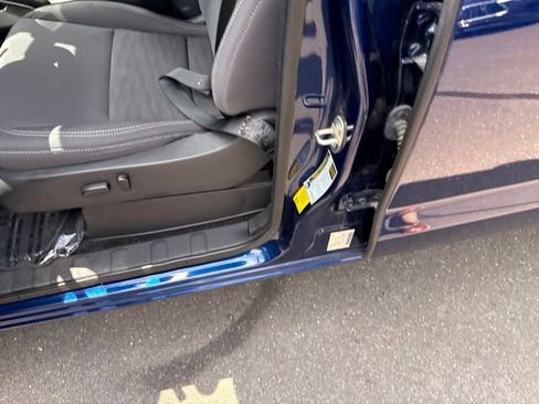Used 2022 Nissan Frontier SV AWD/4WD image 5