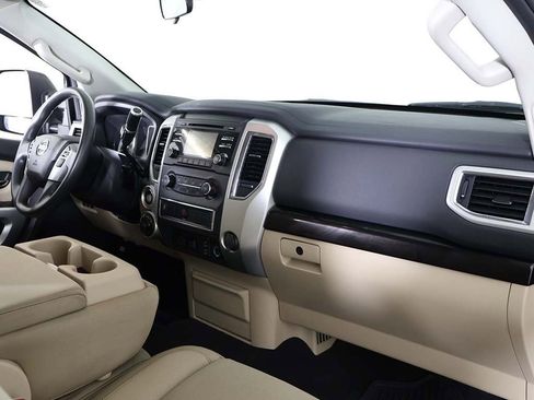 Used 2017 Nissan Titan SV image 24