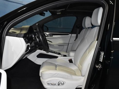 Used 2023 Porsche Macan Turbo AWD/4WD image 8