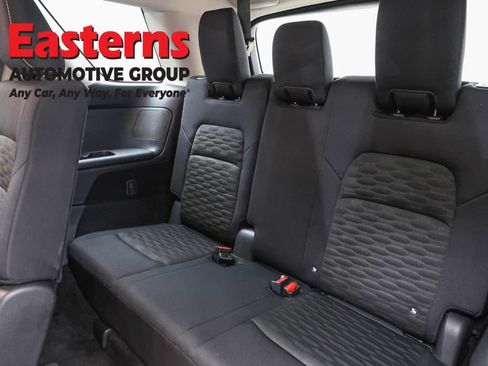 Used 2025 Nissan Pathfinder SV FWD image 26