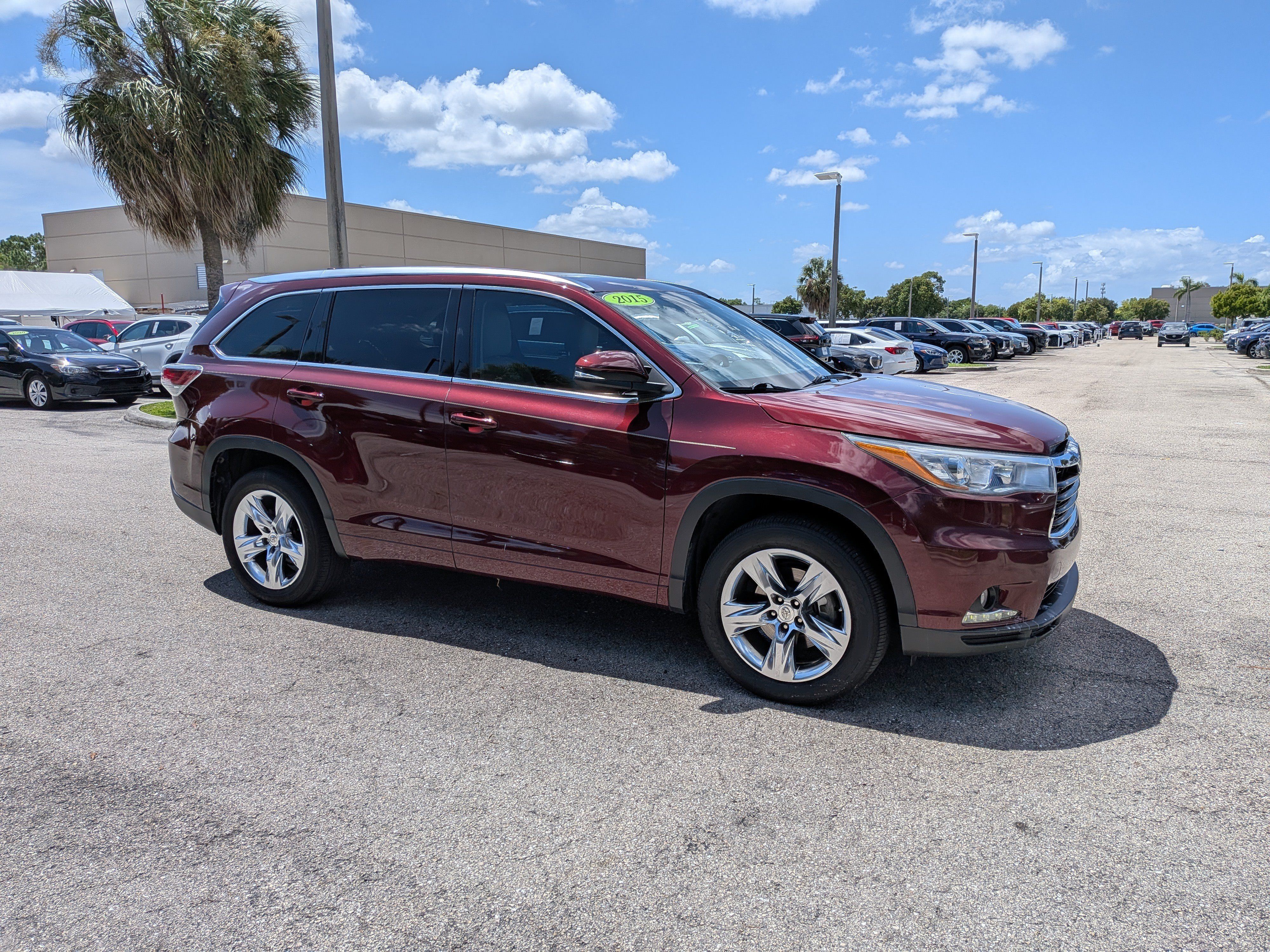 Used 2015 Toyota Highlander Limited w/ Driver Technology Package FWD image 2