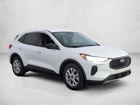 Used 2023 Ford Escape Active image 3