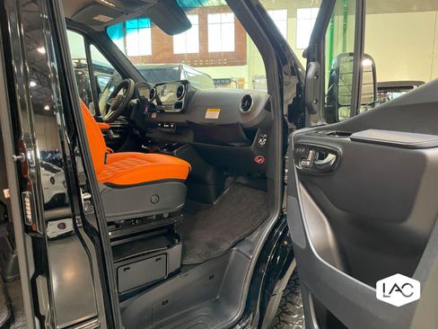 Used 2022 Mercedes-Benz Sprinter 2500 image 13