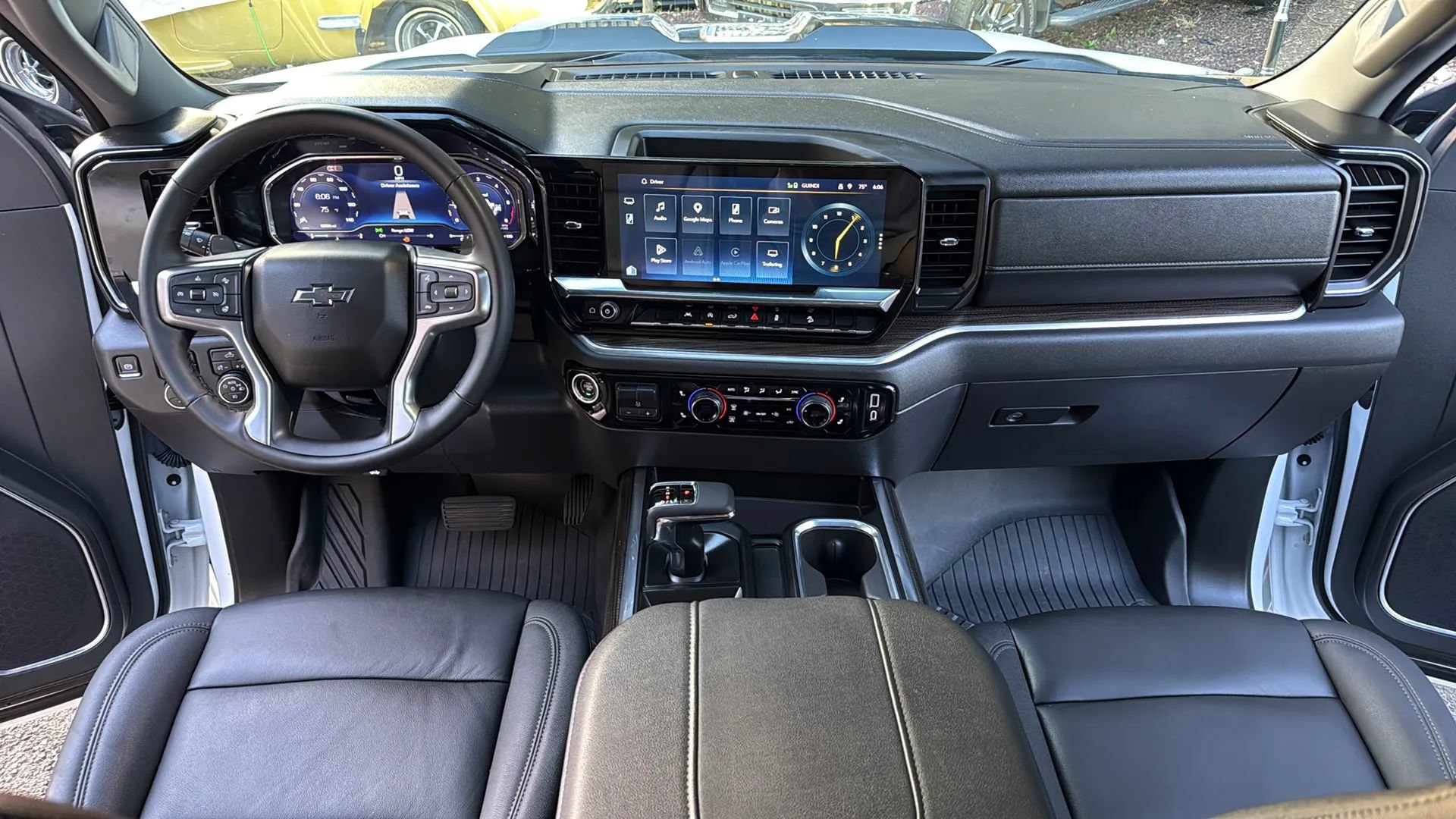 Used 2025 Chevrolet Silverado 1500 LT Trail Boss w/ Dark Appearance Package AWD/4WD image 30