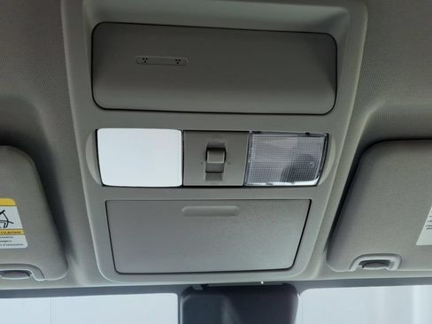 Used 2024 Nissan Frontier SV w/ SV Convenience Package RWD image 25