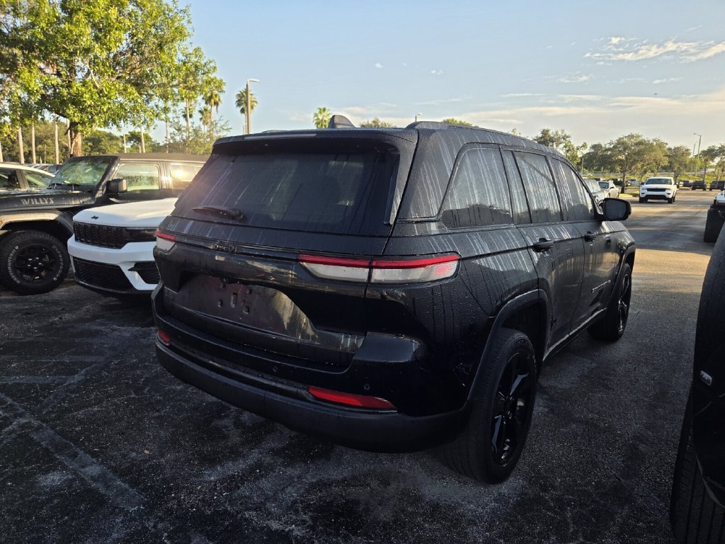 Used 2023 Jeep Grand Cherokee Altitude AWD/4WD image 57