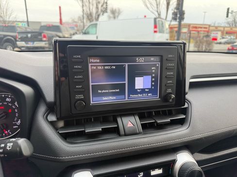 Used 2019 Toyota RAV4 LE image 21