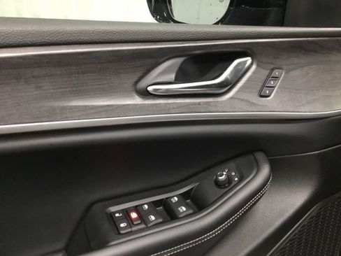Used 2025 Jeep Grand Cherokee Limited AWD/4WD image 7