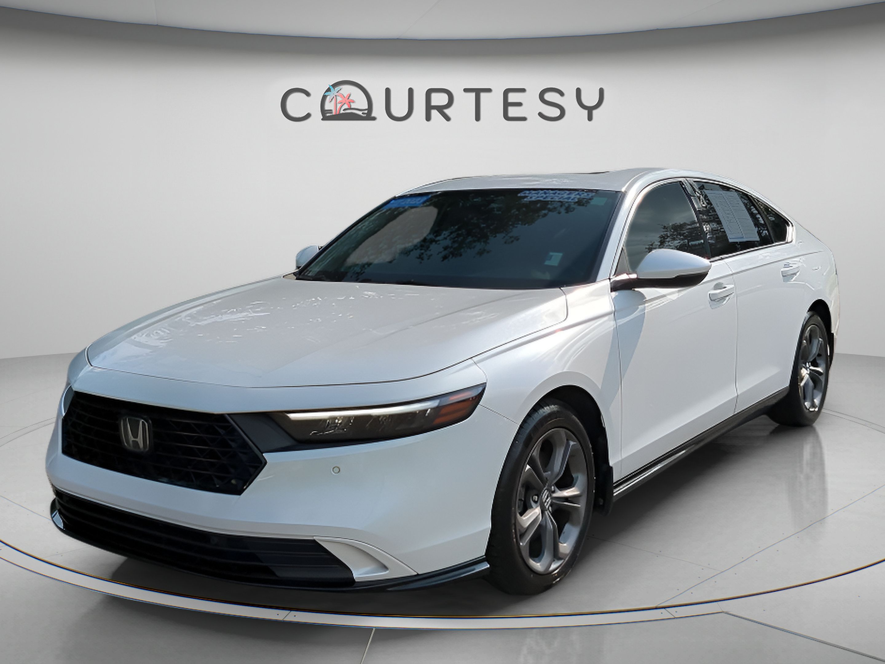 Used 2023 Honda Accord EX-L image 1