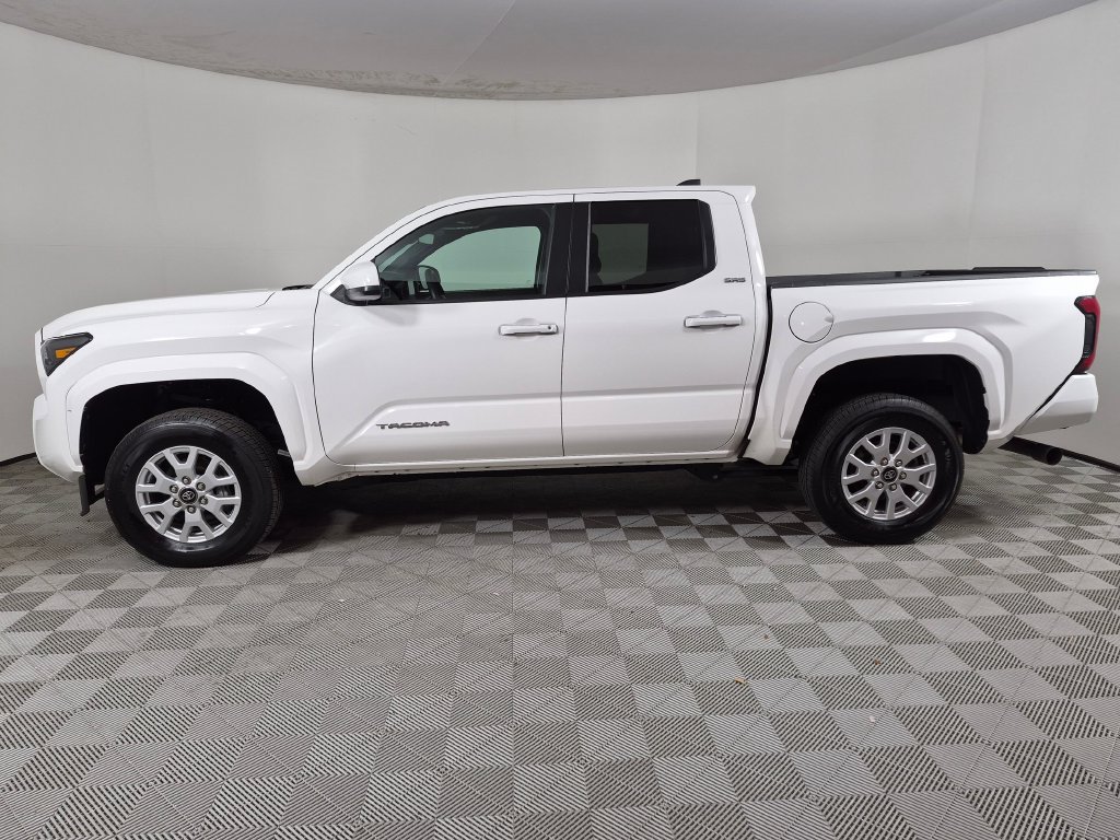 Used 2025 Toyota Tacoma SR5 AWD/4WD image 6