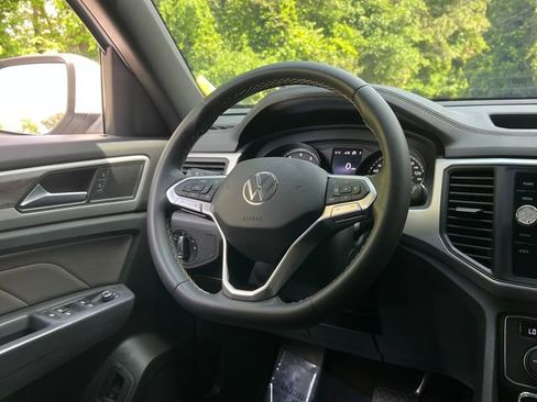 Used 2021 Volkswagen Atlas Cross Sport SE image 18