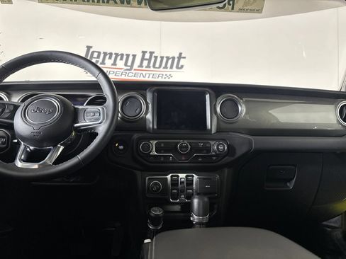Used 2023 Jeep Wrangler Unlimited Sahara AWD/4WD image 22