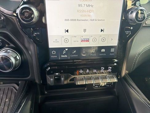 Used 2022 RAM 1500 Limited w/ Body Color Bumper Group image 8