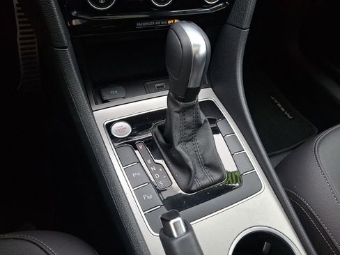 Used 2022 Volkswagen Passat 2.0T image 15