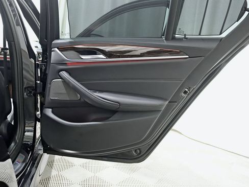 Used 2023 BMW M550i xDrive w/ Dynamic Handling Package AWD/4WD image 40