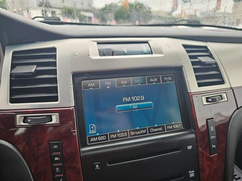 Used 2009 Cadillac Escalade ESV AWD image 31