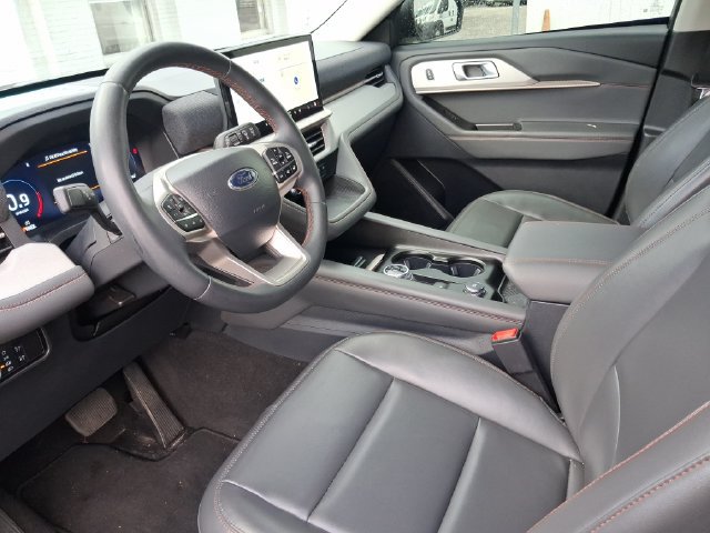 Used 2025 Ford Explorer Active w/ Active Comfort Package RWD image 11