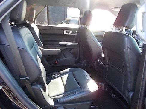 Certified 2022 Ford Explorer XLT w/ Equipment Group 202A image 5