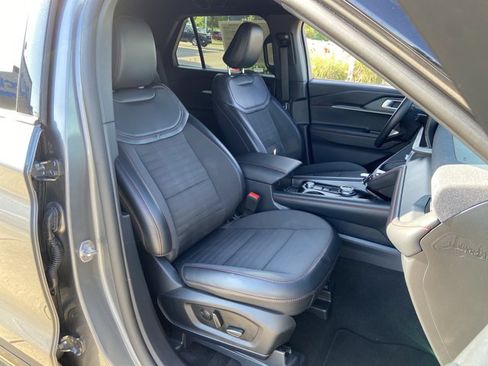 Used 2025 Ford Explorer ST-Line w/ ST-Line Street Pack AWD/4WD image 23