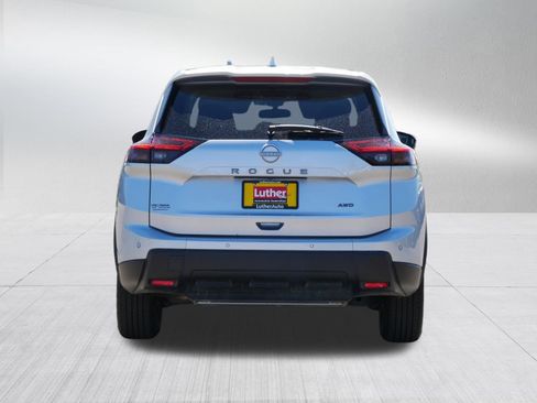 Used 2025 Nissan Rogue SV AWD/4WD image 6