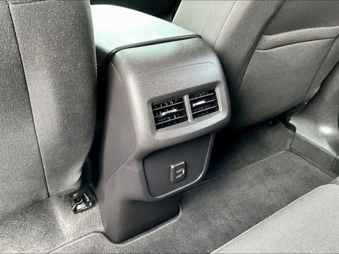 Used 2024 Chevrolet Equinox LT FWD image 10