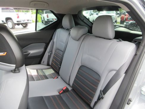 Used 2023 Nissan Kicks SR w/ SR Premium Package FWD image 18