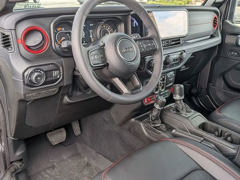 Used 2025 Jeep Wrangler Unlimited Rubicon AWD/4WD image 32