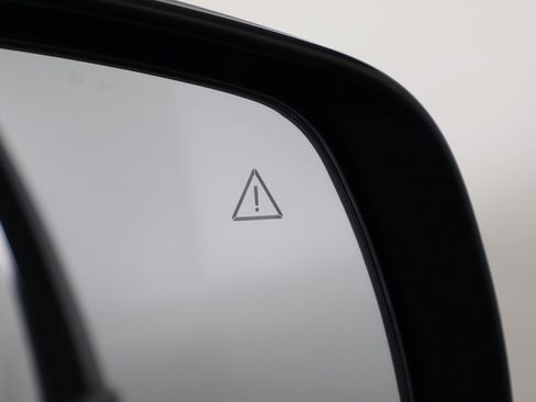 Used 2024 Kia Carnival EX image 39