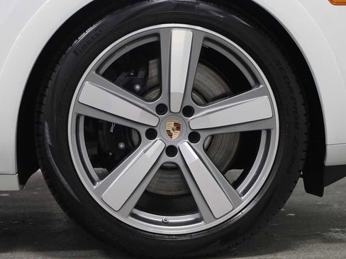 New 2025 Porsche Cayenne GTS image 12