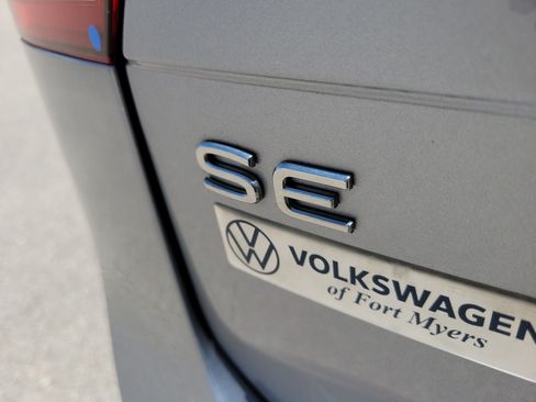 Used 2024 Volkswagen Tiguan SE FWD image 8