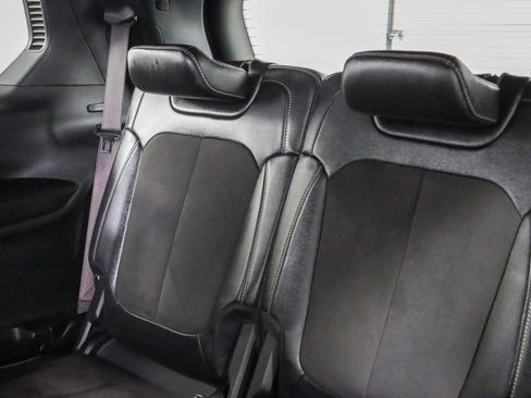 Used 2022 Jeep Grand Cherokee L Laredo image 25