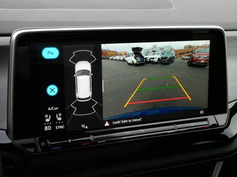 Certified 2025 Volkswagen Atlas Cross Sport SE image 31