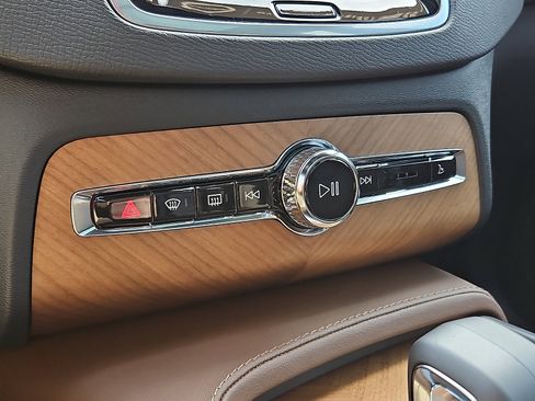 Certified 2023 Volvo XC90 B6 Plus w/ Protection Package Premier image 16