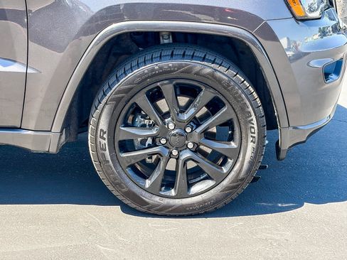 Used 2021 Jeep Grand Cherokee Laredo X AWD/4WD image 9