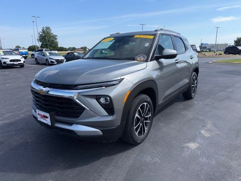 Used 2025 Chevrolet TrailBlazer LT AWD/4WD image 5