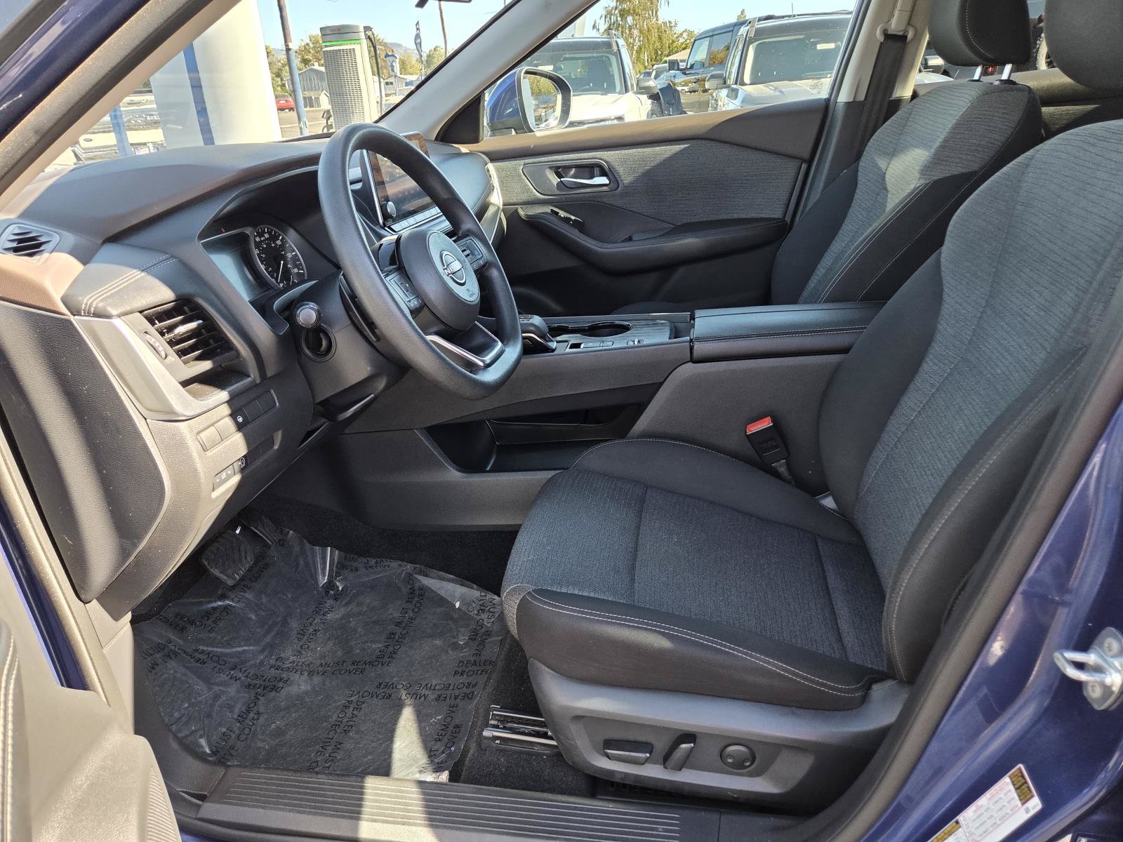 Used 2023 Nissan Rogue SV FWD image 10