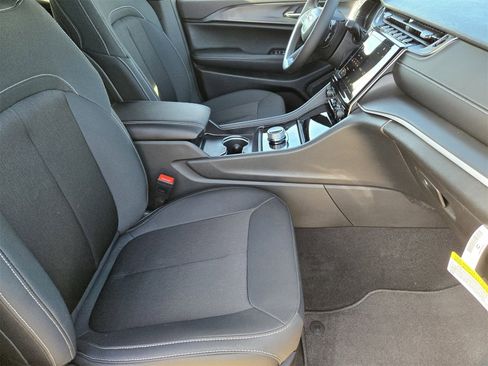 New 2025 Jeep Grand Cherokee Laredo X image 13