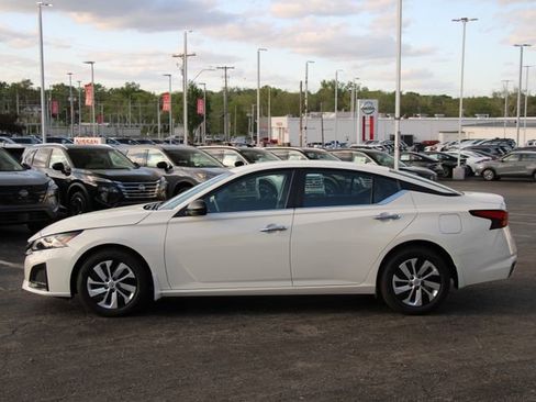 Certified 2025 Nissan Altima 2.5 S FWD image 2