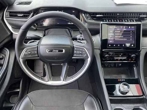 New 2025 Jeep Grand Cherokee Altitude image 22